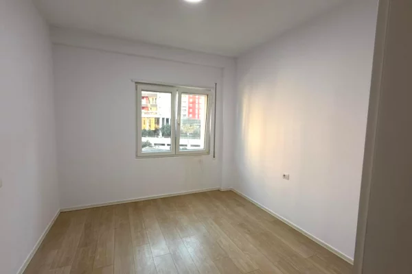 Shtepi me qera Apartament ne Tirane, 2+1, Mobilimi Bosh, pa mobiluar, Pagesa 850  Euro.