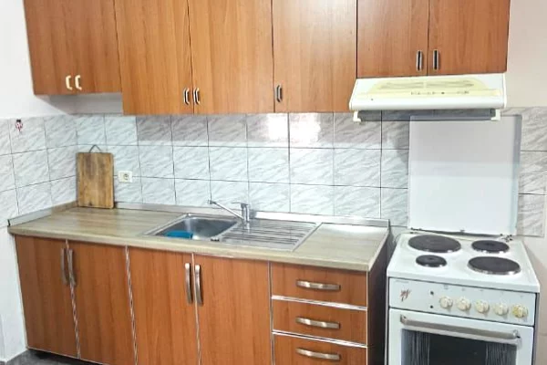 🏡 Jepet me qira apartament 1+1 – Kati i parë i vile Ish Parku i Autobusëve