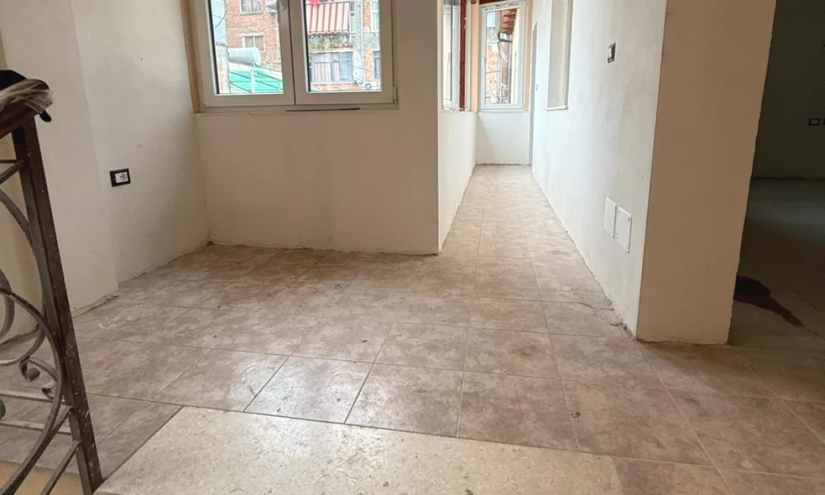 Jepet me qira vile twin – Rruga e Kavajes (mbrapa Garden Building)