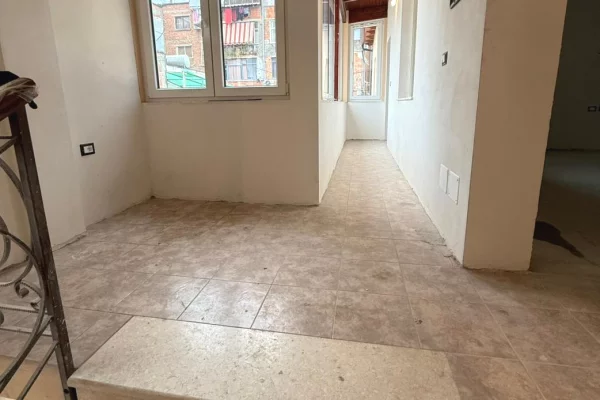 Jepet me qira vilë twin – Rruga e Kavajës (mbrapa Garden Building)