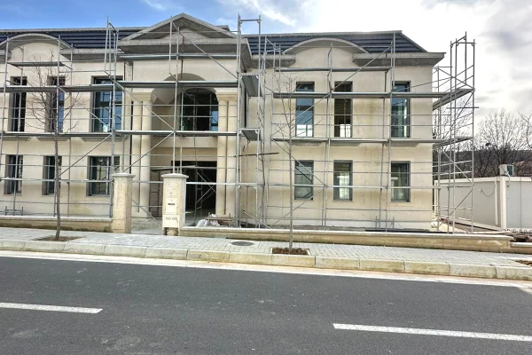 Luxury villas for sale in Tirana 5+1, Emty