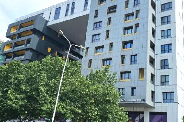 🚗 MAGAZINË / HAPËSIRË PËR POSTE PARKIMI – Square 21 Rruga e Kavajes