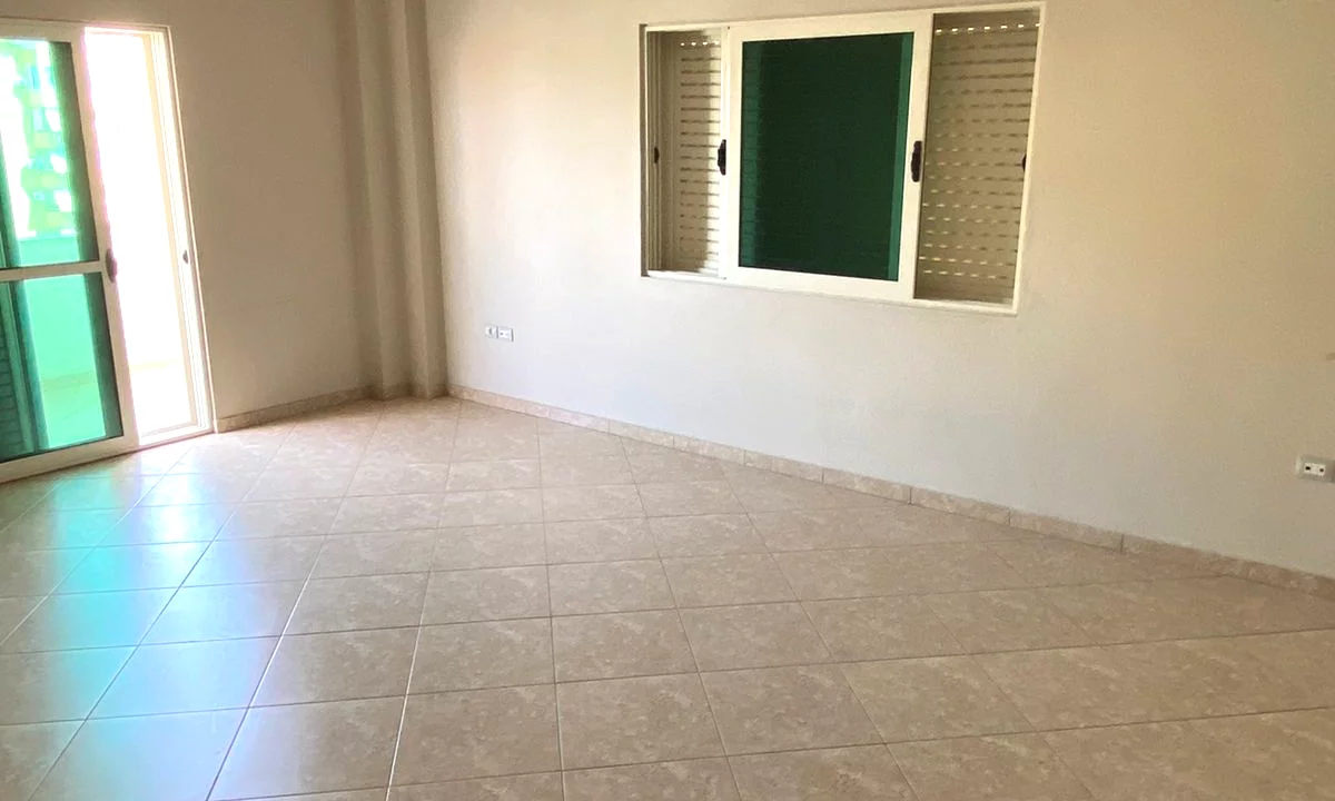 🏢 JEPET ME QIRA AMBIENT BIZNESI / APARTAMENT I MADH 📍 Mbikalimi i Komunes se Parisit