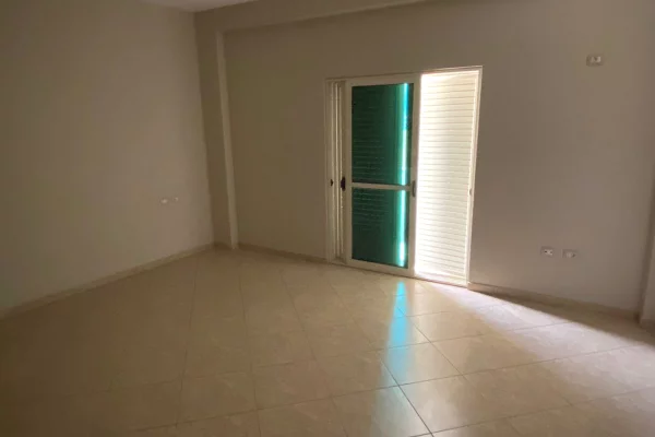 🏢 JEPET ME QIRA AMBIENT BIZNESI / APARTAMENT I MADH 📍 Mbikalimi i Komunes se Parisit