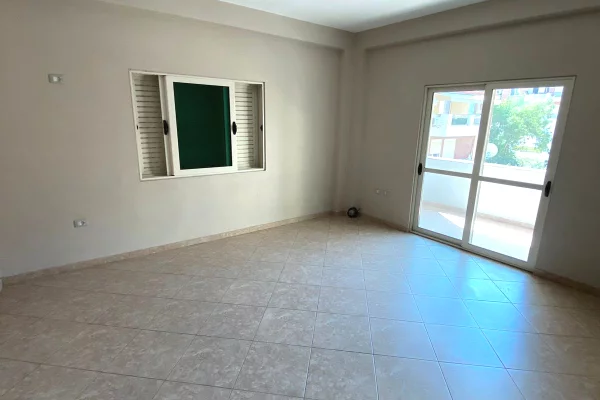 Ambient biznesi me qera 3+1 ne Tirane - 997 Euro