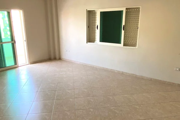 🏢 JEPET ME QIRA AMBIENT BIZNESI / APARTAMENT I MADH 📍 Mbikalimi i Komunës së Parisit