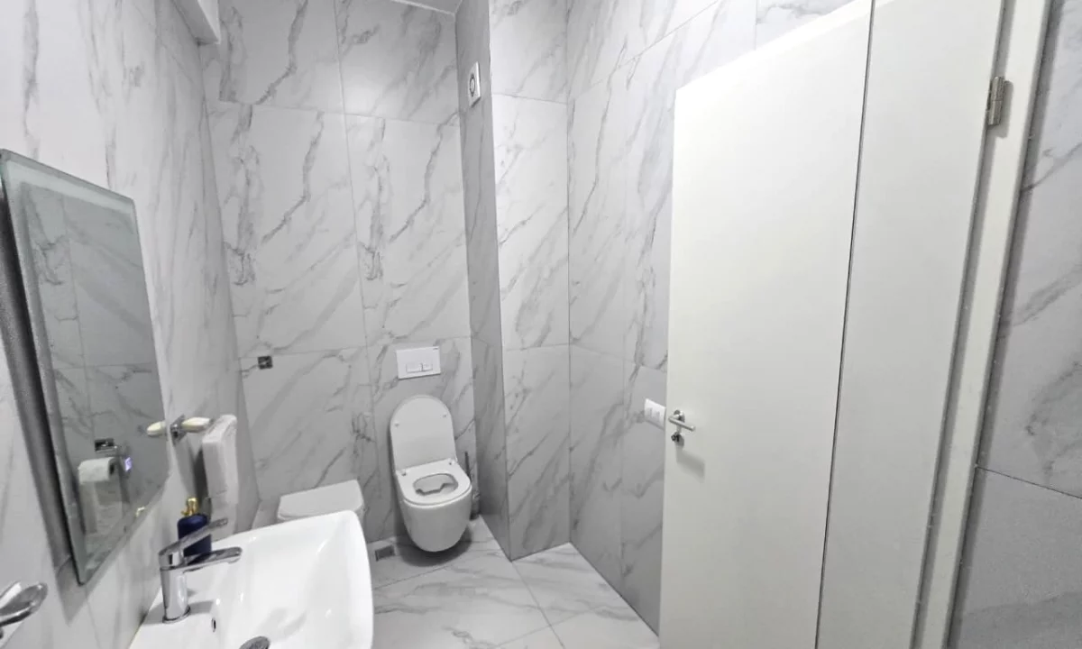 Shtepi ne shitje Apartament ne Tirane, 1+1, Mobilimi E mobiluar, Pagesa 110,001  Euro.