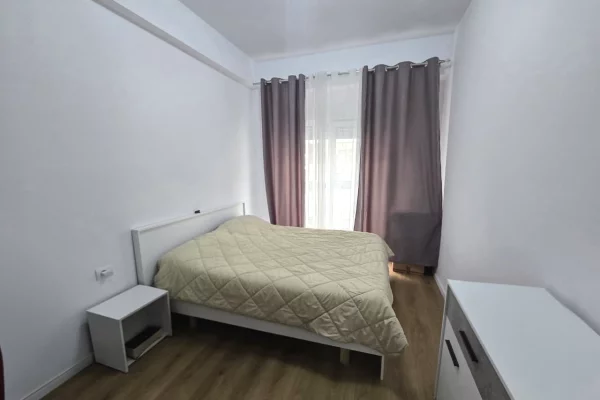 Shtepi ne shitje Apartament ne Tirane, 1+1, Mobilimi E mobiluar, Pagesa 110,001  Euro.