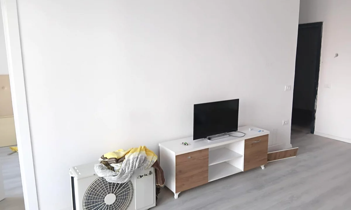 Shtepi ne shitje Apartament ne Tirane, 1+1, Mobilimi Bosh, pa mobiluar, Pagesa 134,997  Euro.