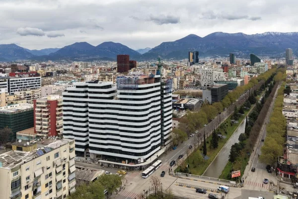 Shtepi ne shitje Apartament ne Tirane, 1+1, Mobilimi Bosh, pa mobiluar, Pagesa 71,000  Euro.