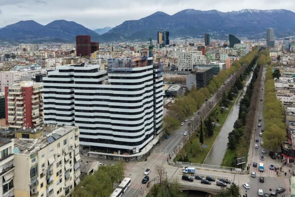 Shtepi ne shitje Apartament ne Tirane, 1+1, Mobilimi Bosh, pa mobiluar, Pagesa 71,000  Euro.