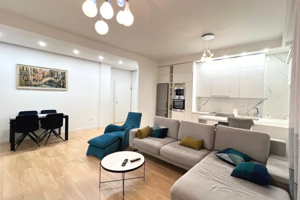 Shtepi me qera 2+1 ne Tirane - 1,190 Euro