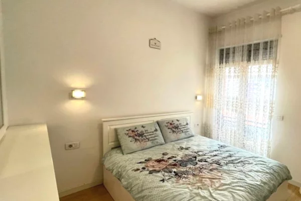 Shtepi me qera Apartament ne Tirane, 2+1, Mobilimi E mobiluar, Pagesa 1,190  Euro.