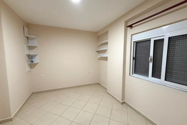 Shtepi me qera Apartament ne Tirane, 2+1, Mobilimi Bosh, pa mobiluar, Pagesa 497  Euro.