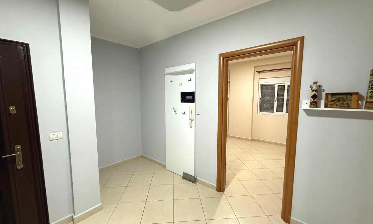 Shtepi me qera Apartament ne Tirane, 2+1, Mobilimi Bosh, pa mobiluar, Pagesa 497  Euro.