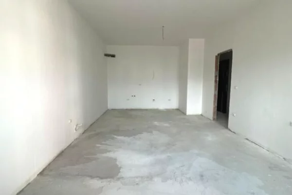 Shtepi ne shitje Apartament ne Tirane, 1+1, Mobilimi Bosh, pa mobiluar, Pagesa 170,000  Euro.