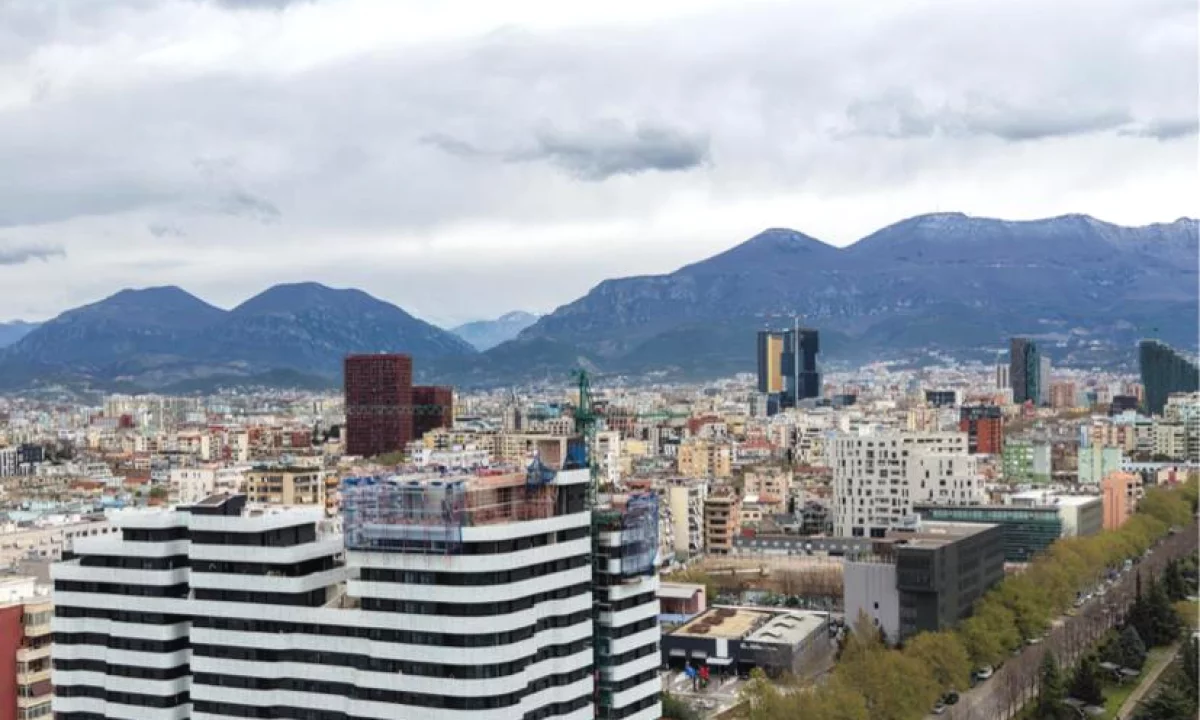 Shtepi ne shitje Apartament ne Tirane, 1+1, Mobilimi Bosh, pa mobiluar, Pagesa 170,000  Euro.