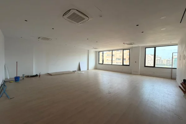 Ambient biznesi me qera 3+1 ne Tirane - 2,370 Euro