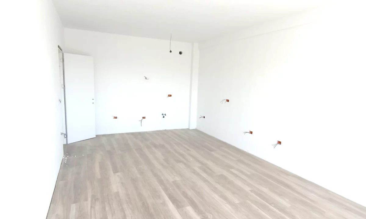 Shtepi ne shitje Apartament ne Tirane, 2+1, Mobilimi Bosh, pa mobiluar, Pagesa 102,995  Euro.