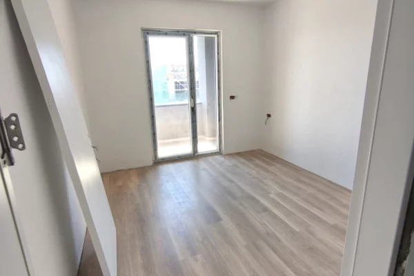 Shtepi ne shitje Apartament ne Tirane, 2+1, Mobilimi Bosh, pa mobiluar, Pagesa 102,995  Euro.