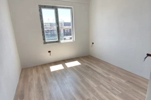 Shtepi ne shitje Apartament ne Tirane, 2+1, Mobilimi Bosh, pa mobiluar, Pagesa 102,995  Euro.