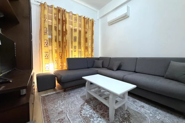 Shtepi me qera Apartament ne Tirane, 1+1, Mobilimi E mobiluar, Pagesa 370  Euro.