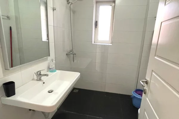 Shtepi me qera Apartament ne Tirane, 1+1, Mobilimi E mobiluar, Pagesa 617  Euro.