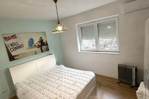 Shtepi me qera Apartament ne Tirane, 1+1, Mobilimi E mobiluar, Pagesa 617  Euro.