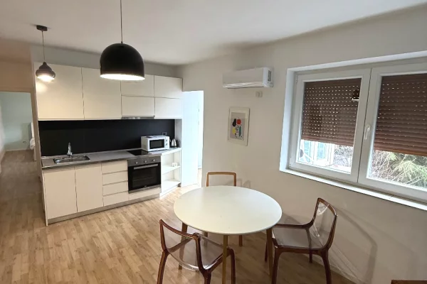 💥 Jepet me Qira Apartament 1+1 – 📍 Rruga e Elbasanit Rrugica e Salës