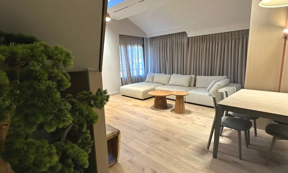 Shtepi me qera Apartament ne Tirane, 3+1, Mobilimi E mobiluar, Pagesa 1,797  Euro.