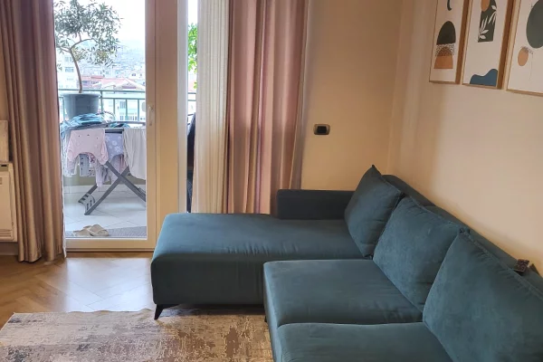 Shtepi ne shitje Apartament ne Tirane, 1+1, Mobilimi E mobiluar, Pagesa 149,997  Euro.