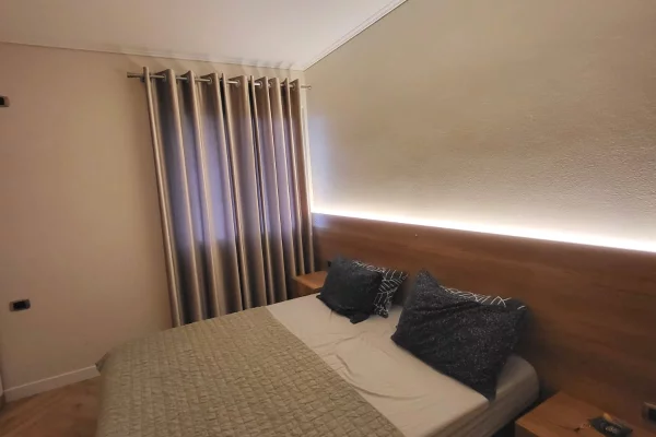 Shtepi ne shitje Apartament ne Tirane, 1+1, Mobilimi E mobiluar, Pagesa 149,997  Euro.