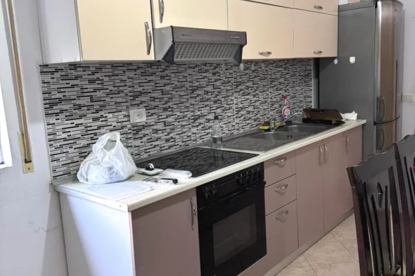 Shtepi me qera Apartament ne Tirane, 1+1, Mobilimi E mobiluar, Pagesa 499  Euro.