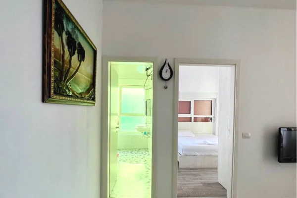 Shtepi ne shitje Apartament ne Tirane, 2+1, Mobilimi E mobiluar, Pagesa 128,740  Euro.