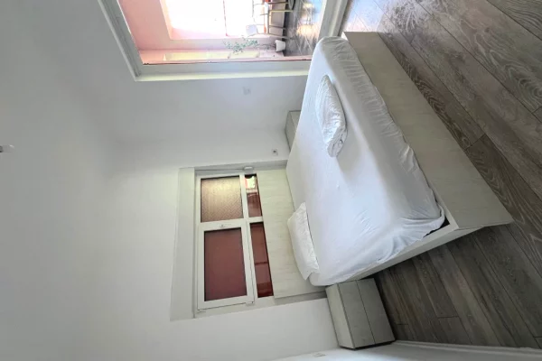 Shtepi ne shitje Apartament ne Tirane, 2+1, Mobilimi E mobiluar, Pagesa 128,740  Euro.