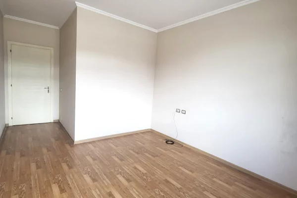 Ambient biznesi me qera 3+1 ne Tirane - 697 Euro