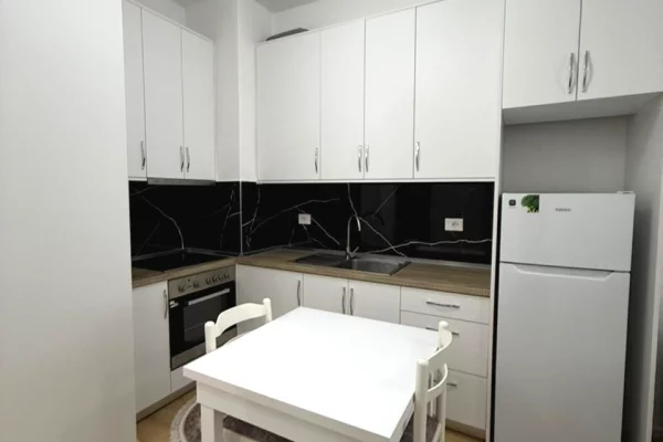 Shtepi me qera Apartament ne Tirane, 1+1, Mobilimi E mobiluar, Pagesa 350  Euro.