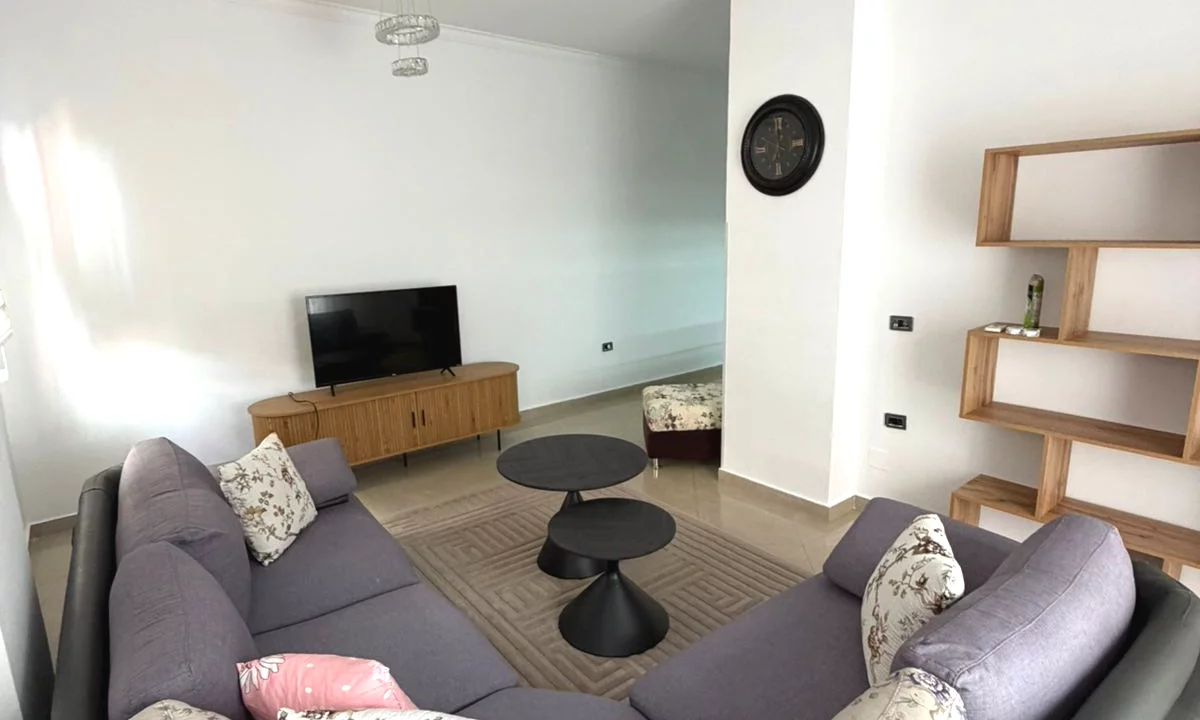 Shtepi me qera Apartament ne Tirane, 2+1, Mobilimi E mobiluar, Pagesa 647  Euro.