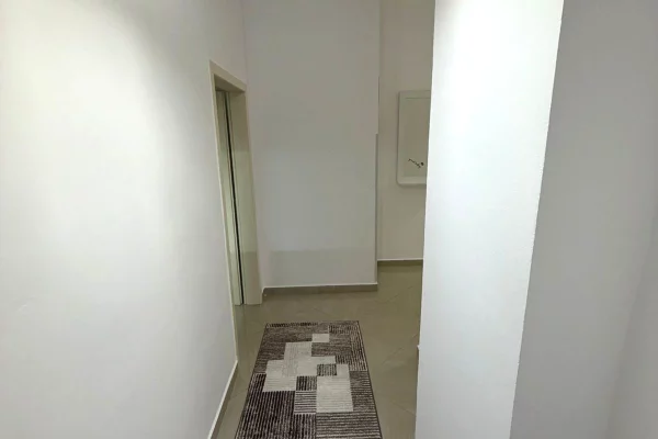 Shtepi me qera Apartament ne Tirane, 2+1, Mobilimi E mobiluar, Pagesa 647  Euro.