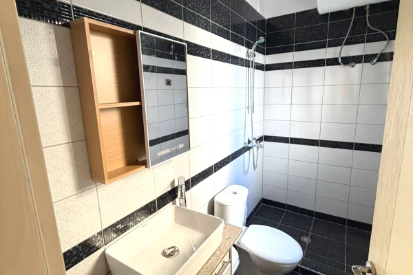 Shtepi me qera Apartament ne Tirane, 2+1, Mobilimi E mobiluar, Pagesa 647  Euro.