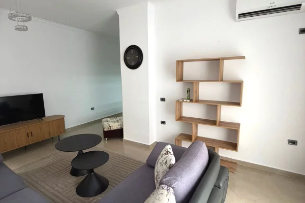Shtepi me qera Apartament ne Tirane, 2+1, Mobilimi E mobiluar, Pagesa 647  Euro.