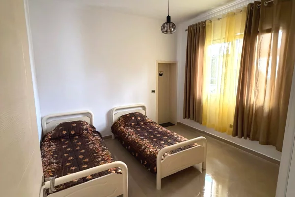 Shtepi me qera Apartament ne Tirane, 2+1, Mobilimi E mobiluar, Pagesa 647  Euro.