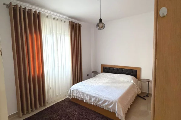 Shtepi me qera Apartament ne Tirane, 2+1, Mobilimi E mobiluar, Pagesa 647  Euro.
