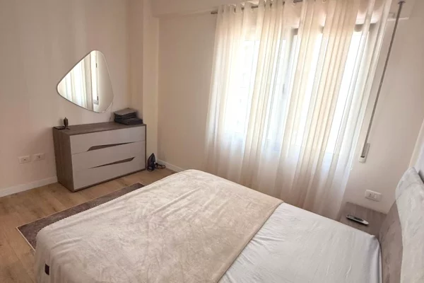 Shtepi me qera Apartament ne Tirane, 2+1, Mobilimi E mobiluar, Pagesa 1,000  Euro.