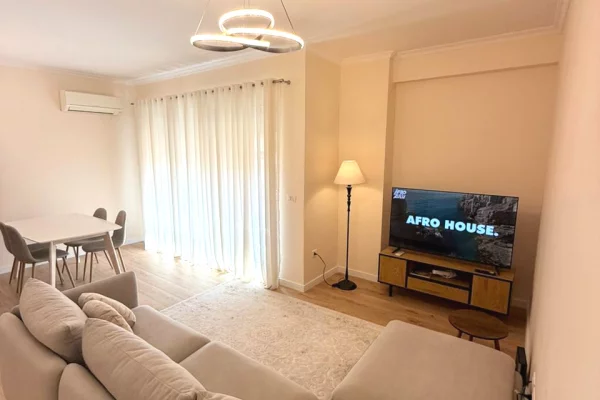 Shtepi me qera Apartament ne Tirane, 2+1, Mobilimi E mobiluar, Pagesa 1,000  Euro.