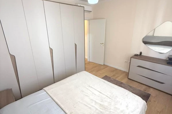 Shtepi me qera Apartament ne Tirane, 2+1, Mobilimi E mobiluar, Pagesa 1,000  Euro.