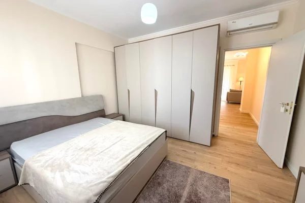 Shtepi me qera Apartament ne Tirane, 2+1, Mobilimi E mobiluar, Pagesa 1,000  Euro.