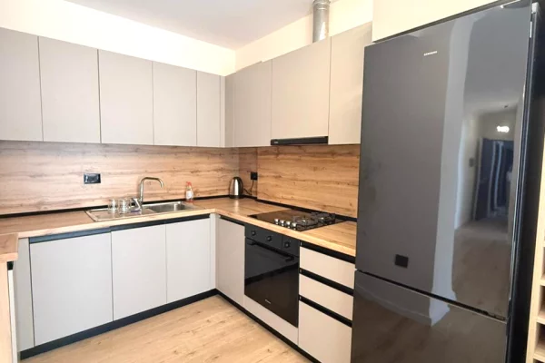 Shtepi me qera Apartament ne Tirane, 2+1, Mobilimi E mobiluar, Pagesa 1,000  Euro.