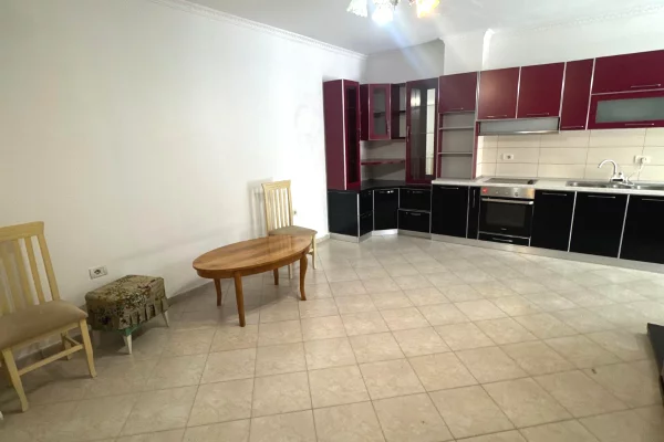 Shtepi ne shitje Apartament ne Tirane, 2+1, Mobilimi E mobiluar, Pagesa 144,997  Euro.