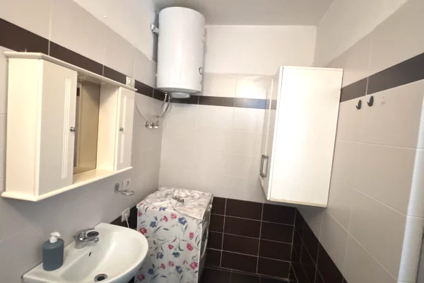 Shtepi ne shitje Apartament ne Tirane, 2+1, Mobilimi E mobiluar, Pagesa 144,997  Euro.
